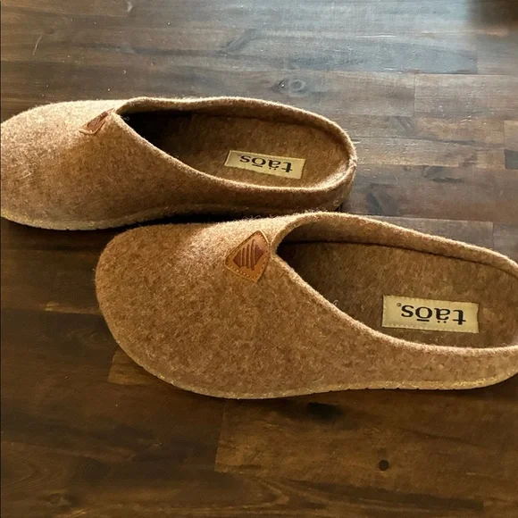 Taos Wool Clogs in Light Brown - 8? - Picture 5 of 5